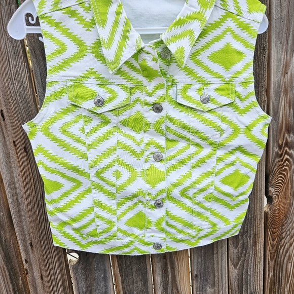 Cristal Vogue Green and White Geometric Vest Girls Size M - Picture 7 of 15